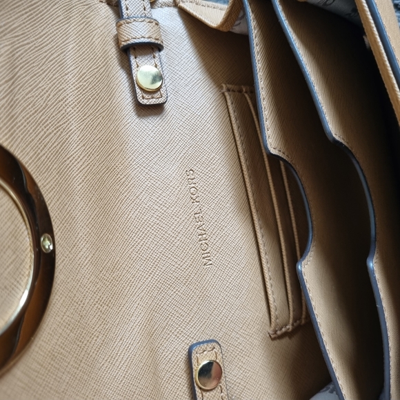 Micheal Kors bag - Picture 3 of 5